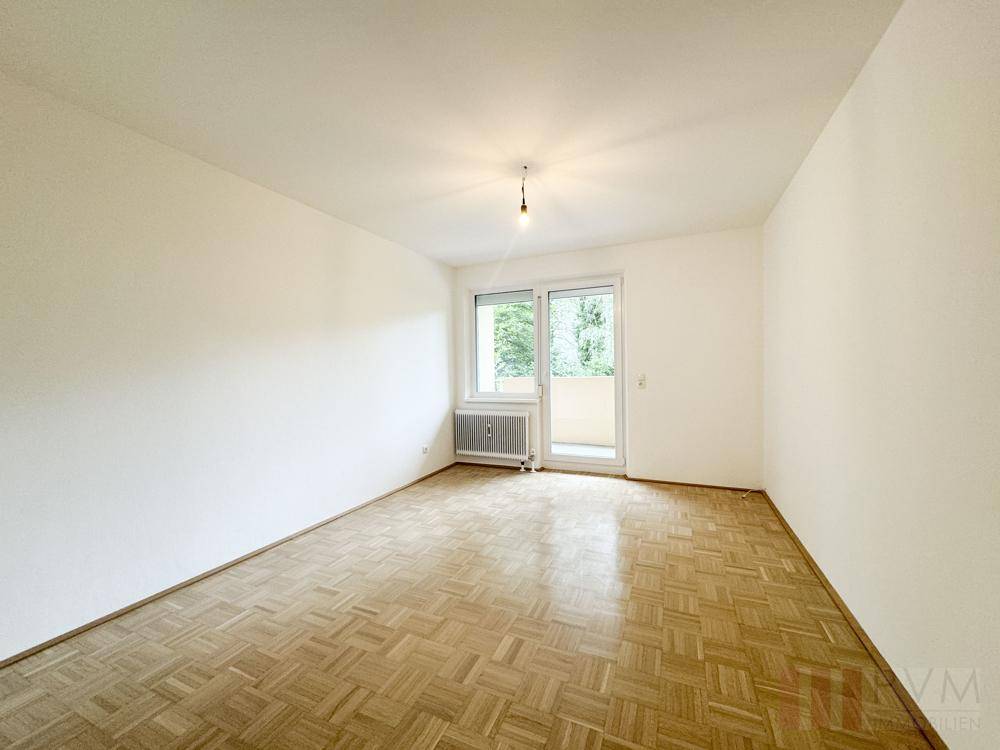 Schlafzimmer mit zugang zum Balkon
