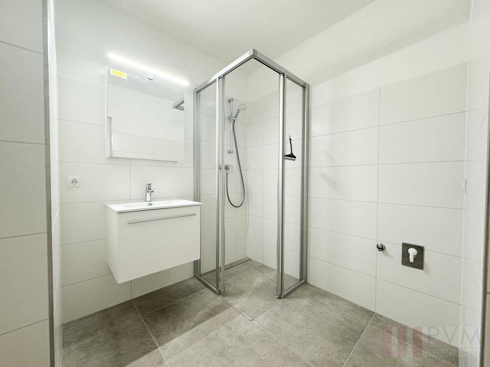Badezimmer mit Dusche