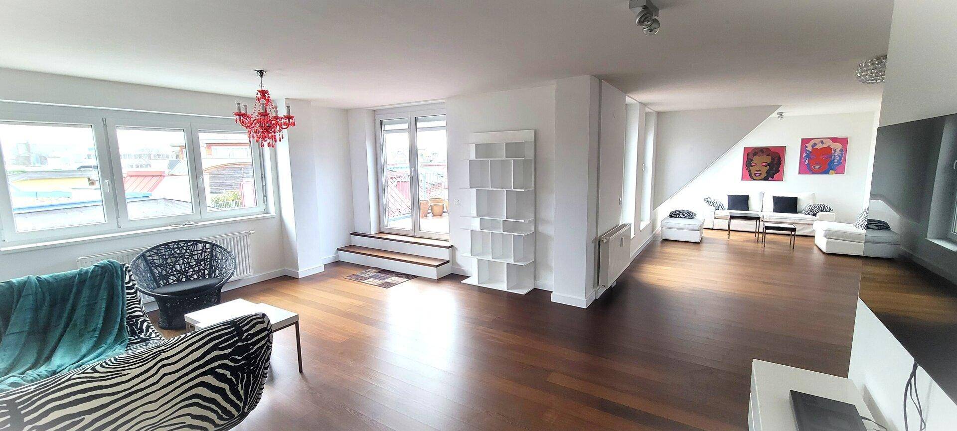 EINE EBENE - besser geht nicht! 173 m² Komfort-Wohnung unterm Dach! Lift bis direkt in die Wohnung