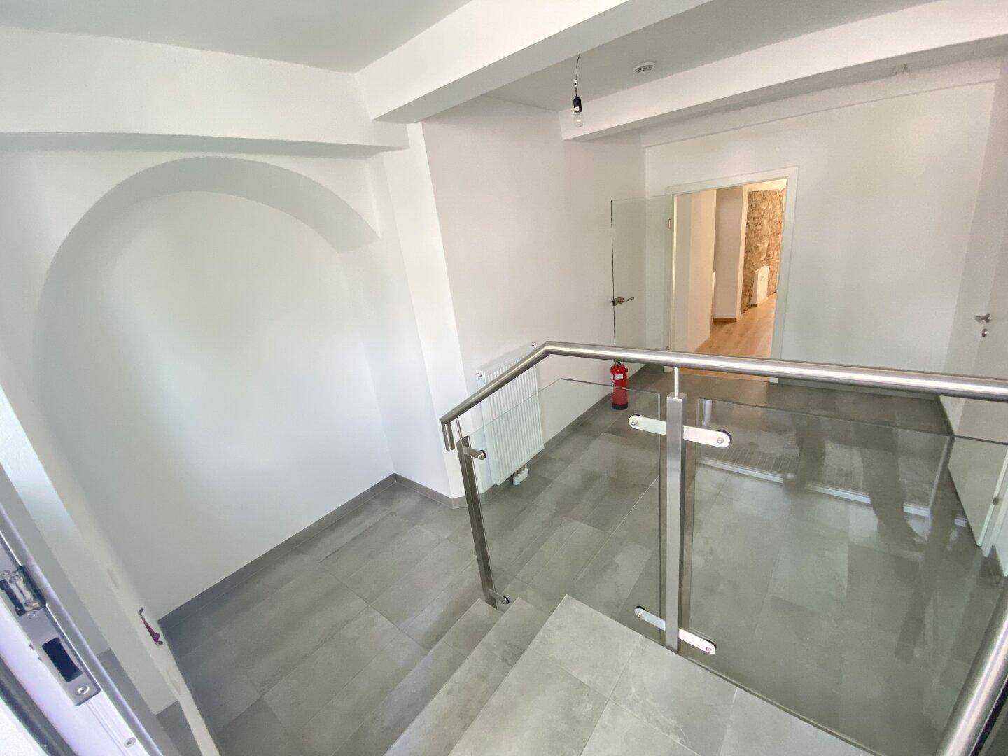 Biedermeier-Juwel trifft moderne Arbeitswelt! Inspirierende Gewerbefläche | vielseitig nutzbar: Büro, Studio, Atelier, Einzelhandel, Firmenwohnung | 2 Gärten &amp; Terrasse - Ansicht 3
