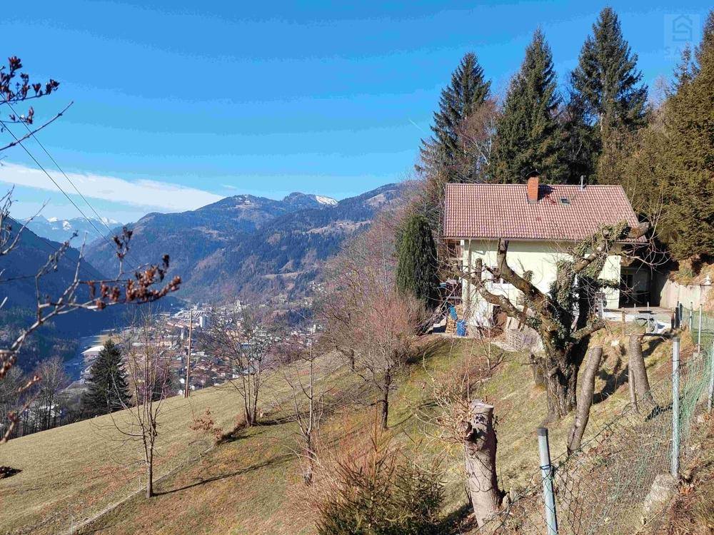 Blick Grundstück mit Haus mit Radenthein