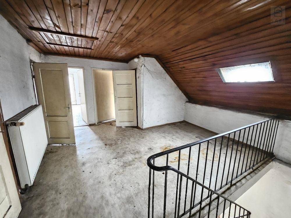 Velden-Kranzelhofen: 1.301 m² Bauland in Südlage mit Karawankenblick, Altbestand und Stadl! - Mehr