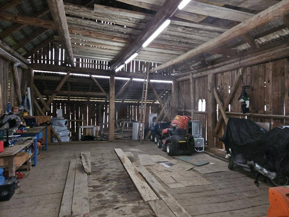 Velden-Kranzelhofen: 1.301 m² Bauland in Südlage mit Karawankenblick, Altbestand und Stadl! - Ansicht 4