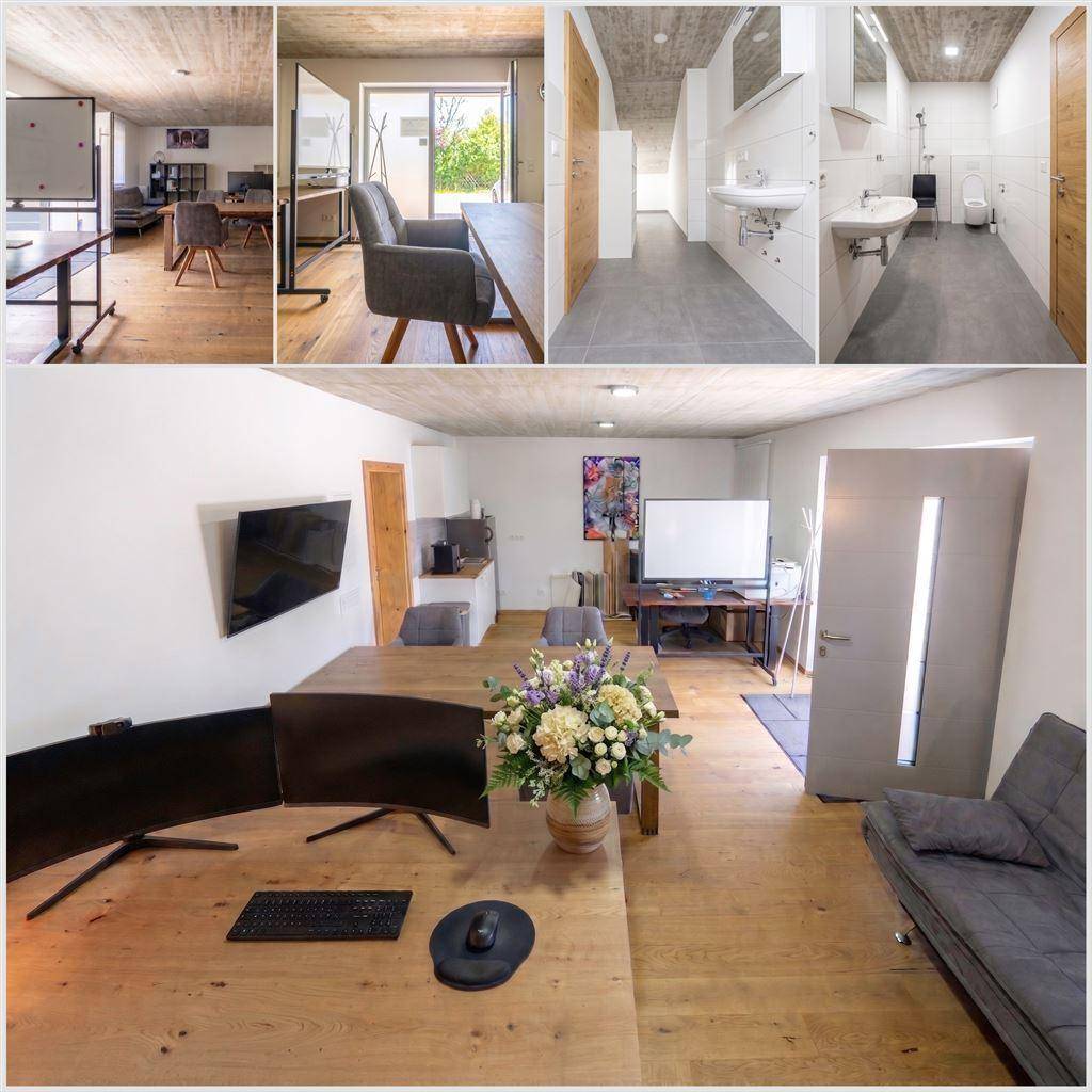 Kombination aus offenem Wohn-/Arbeitsbereich mit Holzboden und einem modernen Badezimmer.