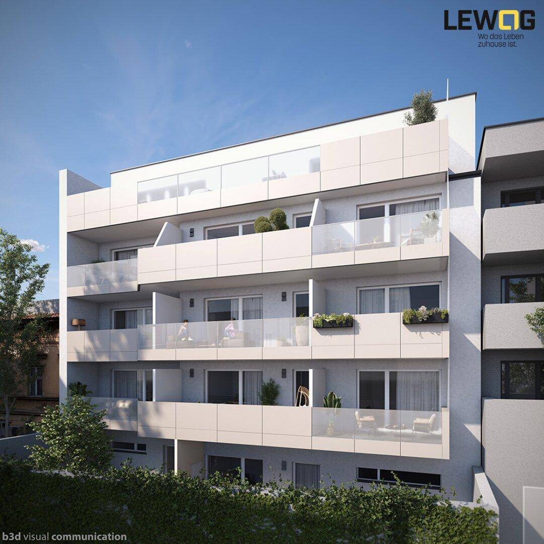 Moderne Wohnfassade mit mehreren Balkonen und Glasgeländern in zeitgemäßem Design.