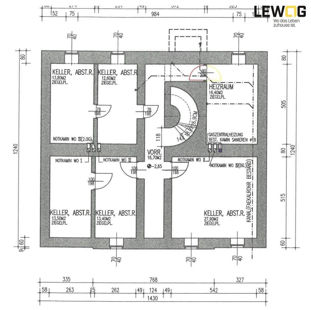 Grundriss des Kellergeschosses mit mehreren Abstellräumen, Heizraum und zentraler Treppe.