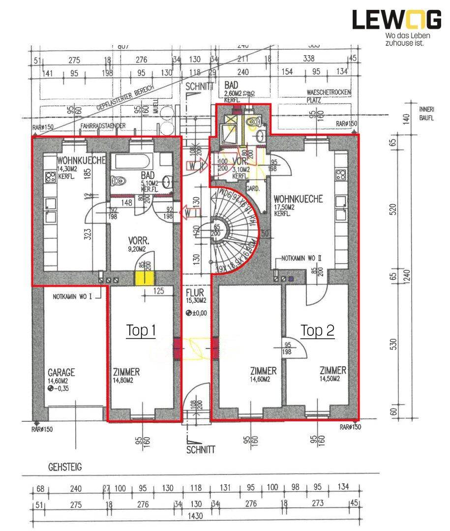 Grundriss des Erdgeschosses mit zwei Wohneinheiten, jeweils mit offener Wohnküche, Bad und Balkon.