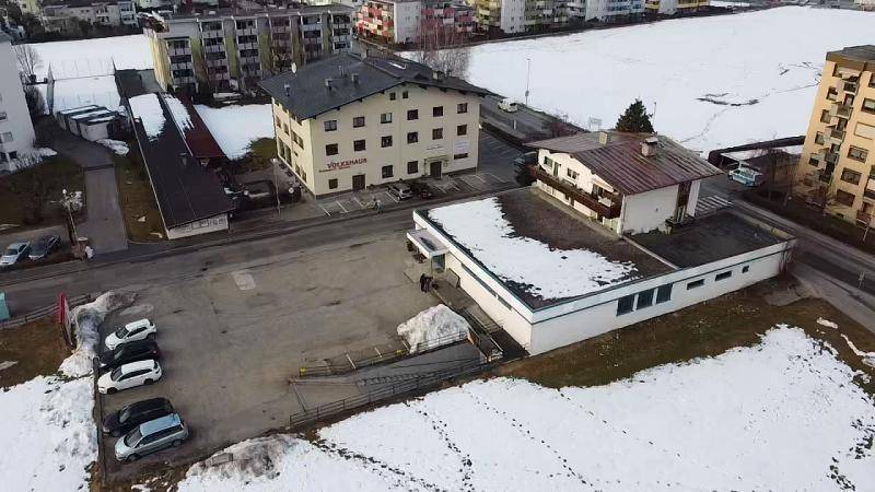 Hier werden sie gefunden! Große Gewerbe/Geschäftsfläche mit riesigen Parkplatz zu vermieten! – pohled 5