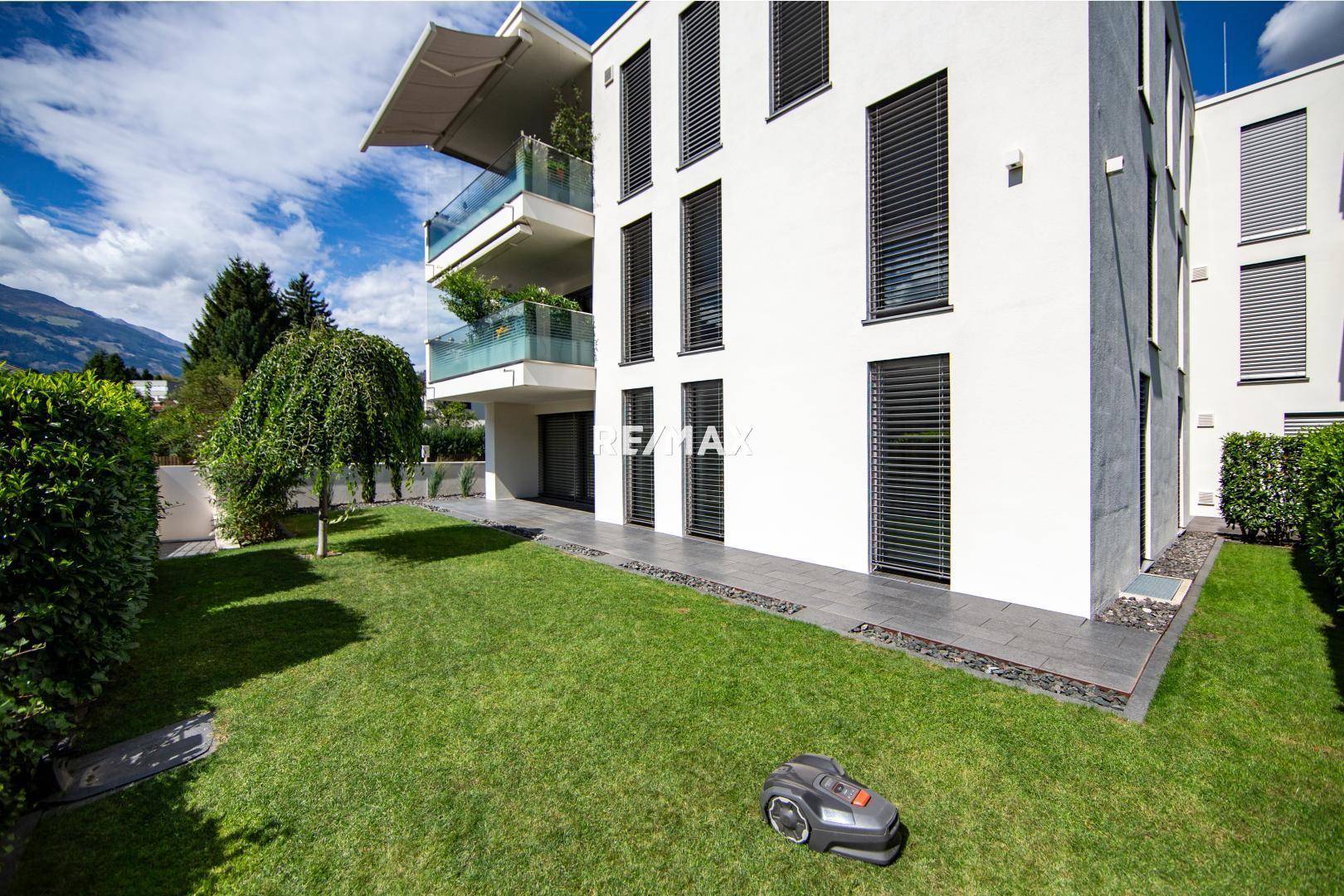 großzügig mit direktem Gartenzugang