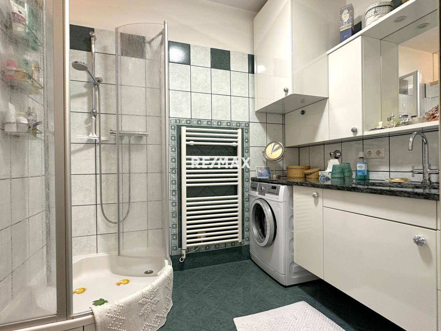 Badezimmer mit Dusche