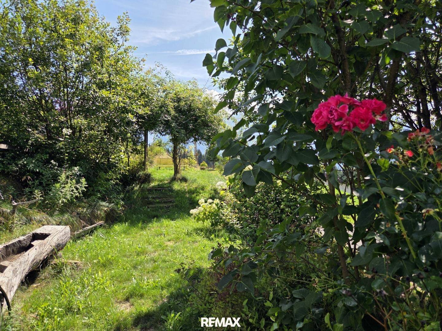 Garten mit Brunnenwasser