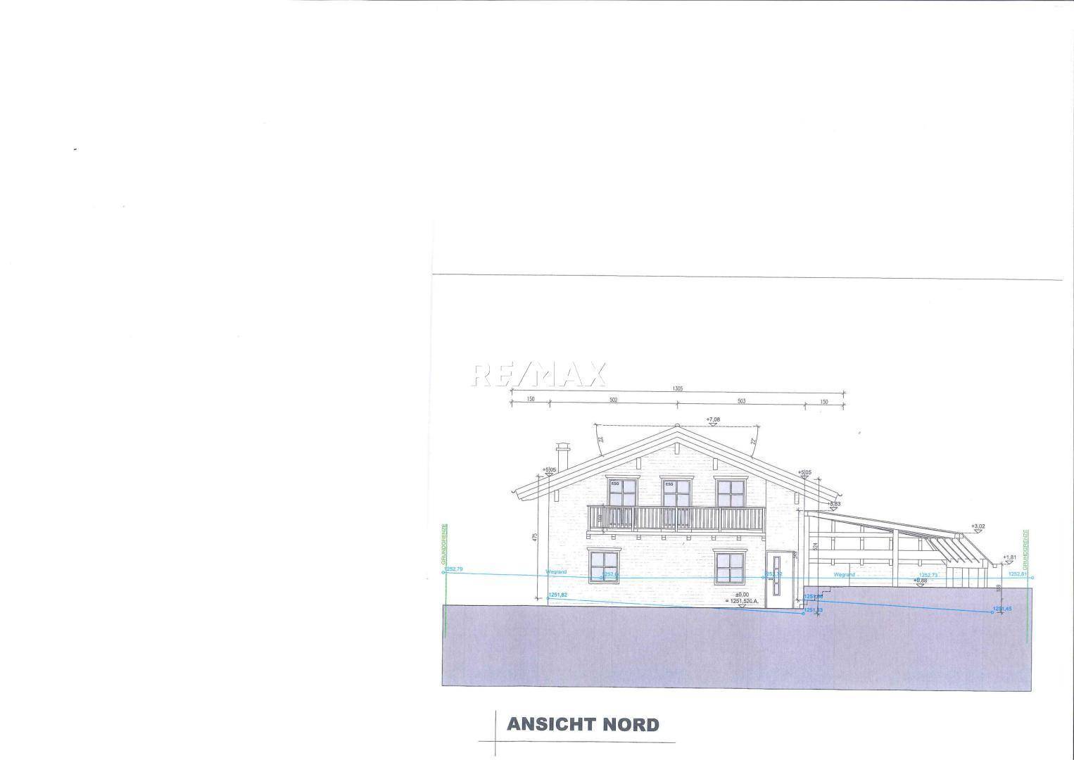 Architektonische Nordansicht des Hauses mit Balkon und Dachüberstand.