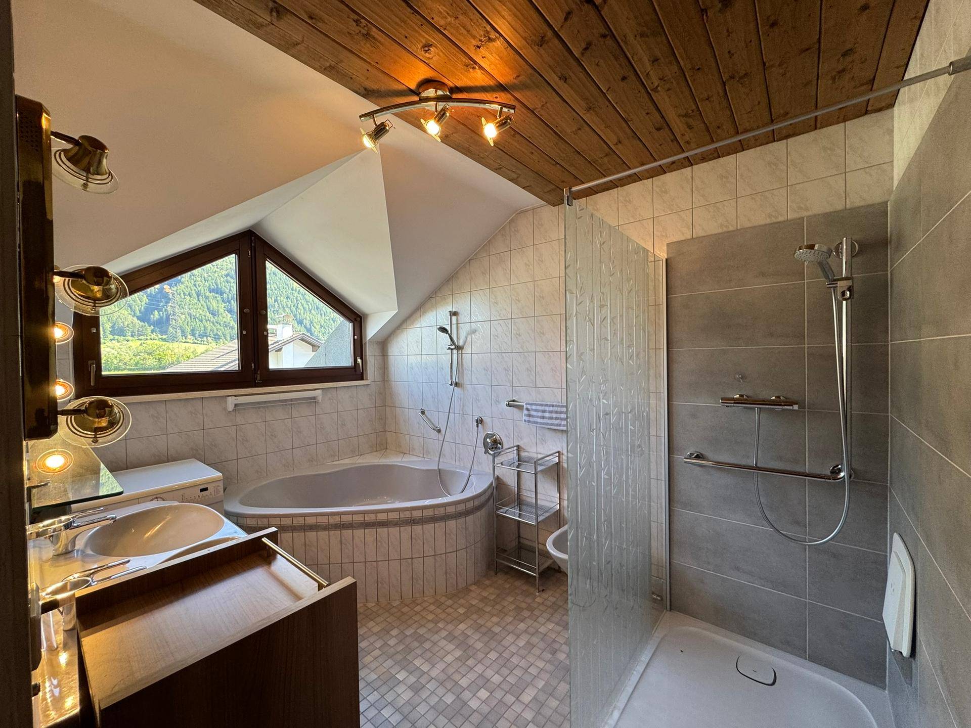 Bad mit Dusche