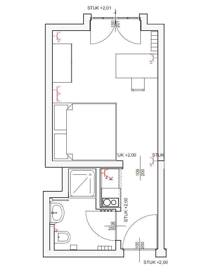 Grundriss einer kompakten Wohneinheit mit offenem Schlafbereich, Bad und Balkonzugang.