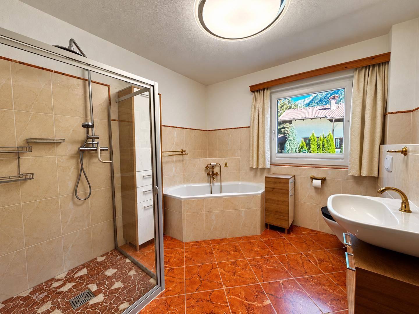 Dusche oder Badewanne: Hier gibts beides.