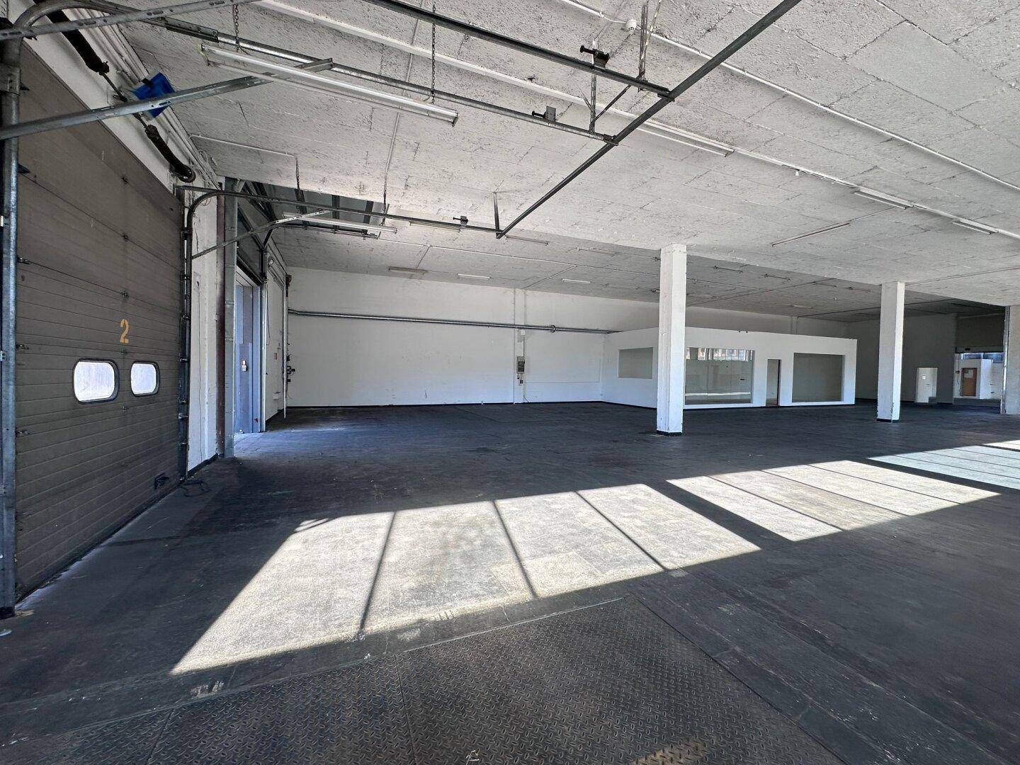 Verbindbare Lagerhallen mit Nebenflächen von 550m² bis 1750m² neben Autobahnanschluss Hall West - Ansicht 3