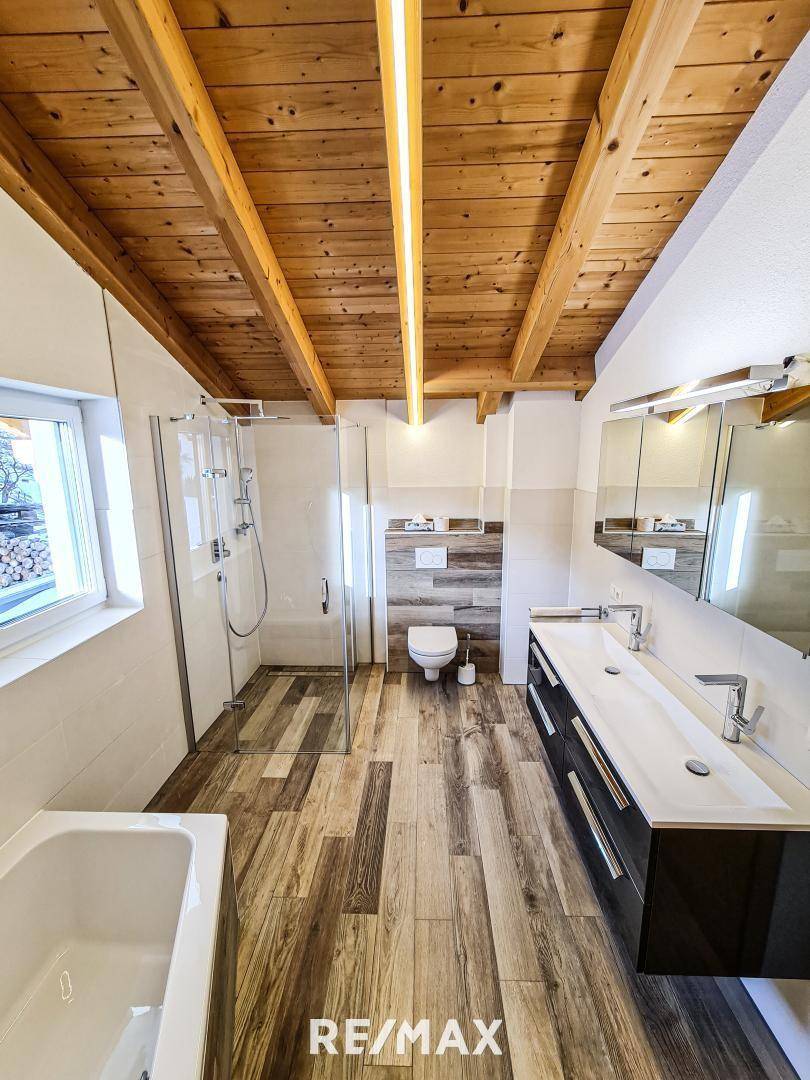 Haus - Badezimmer
