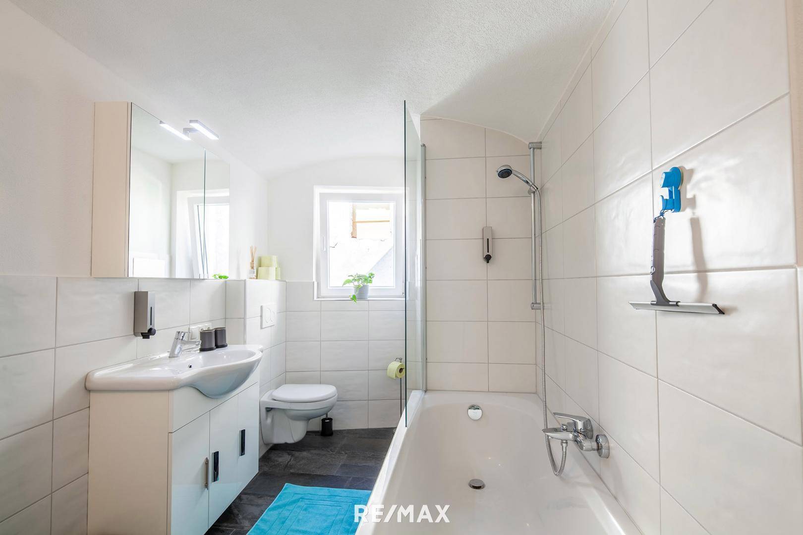 Gartenwohnung - Badezimmer