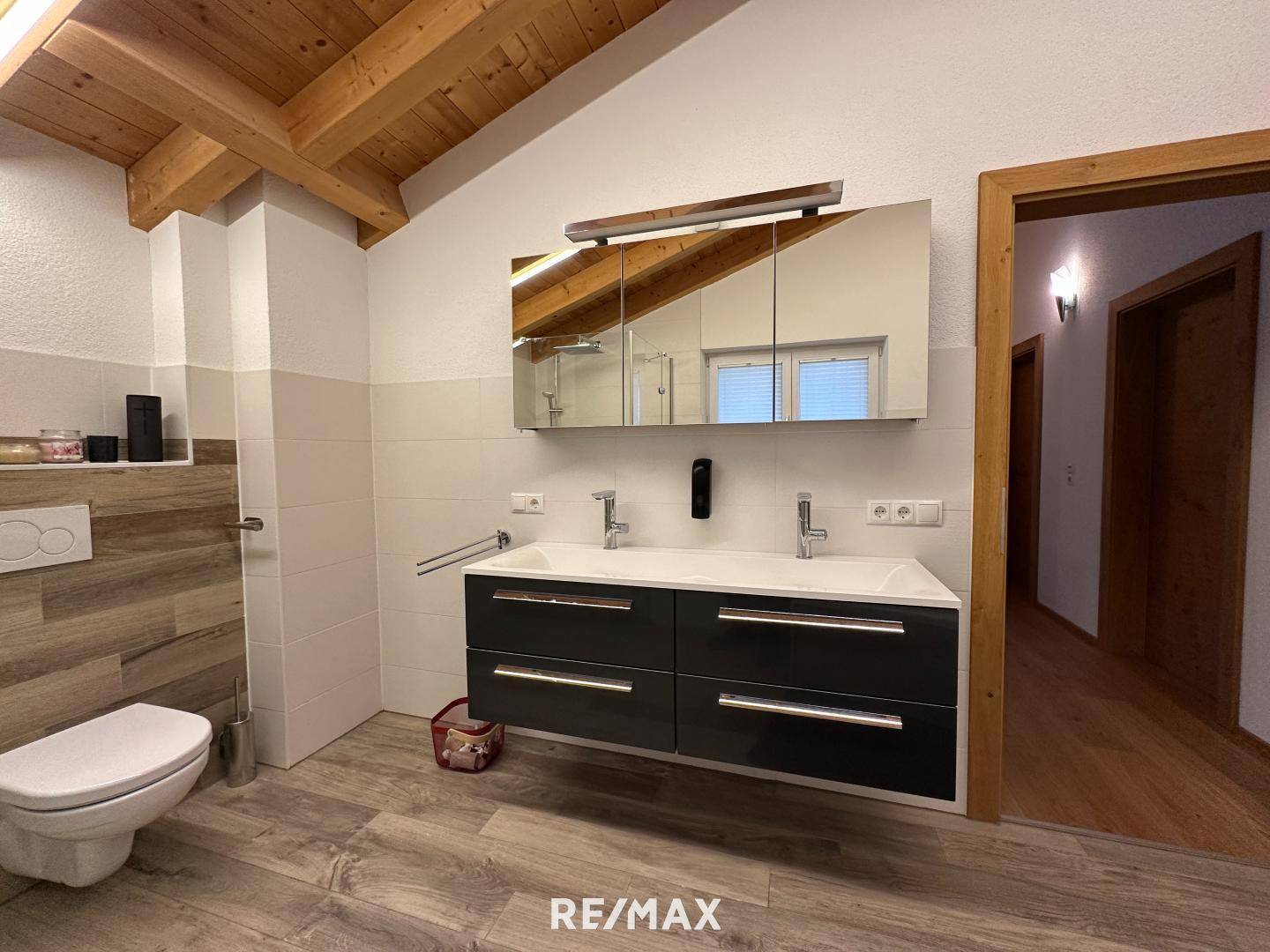 Haus - Badezimmer