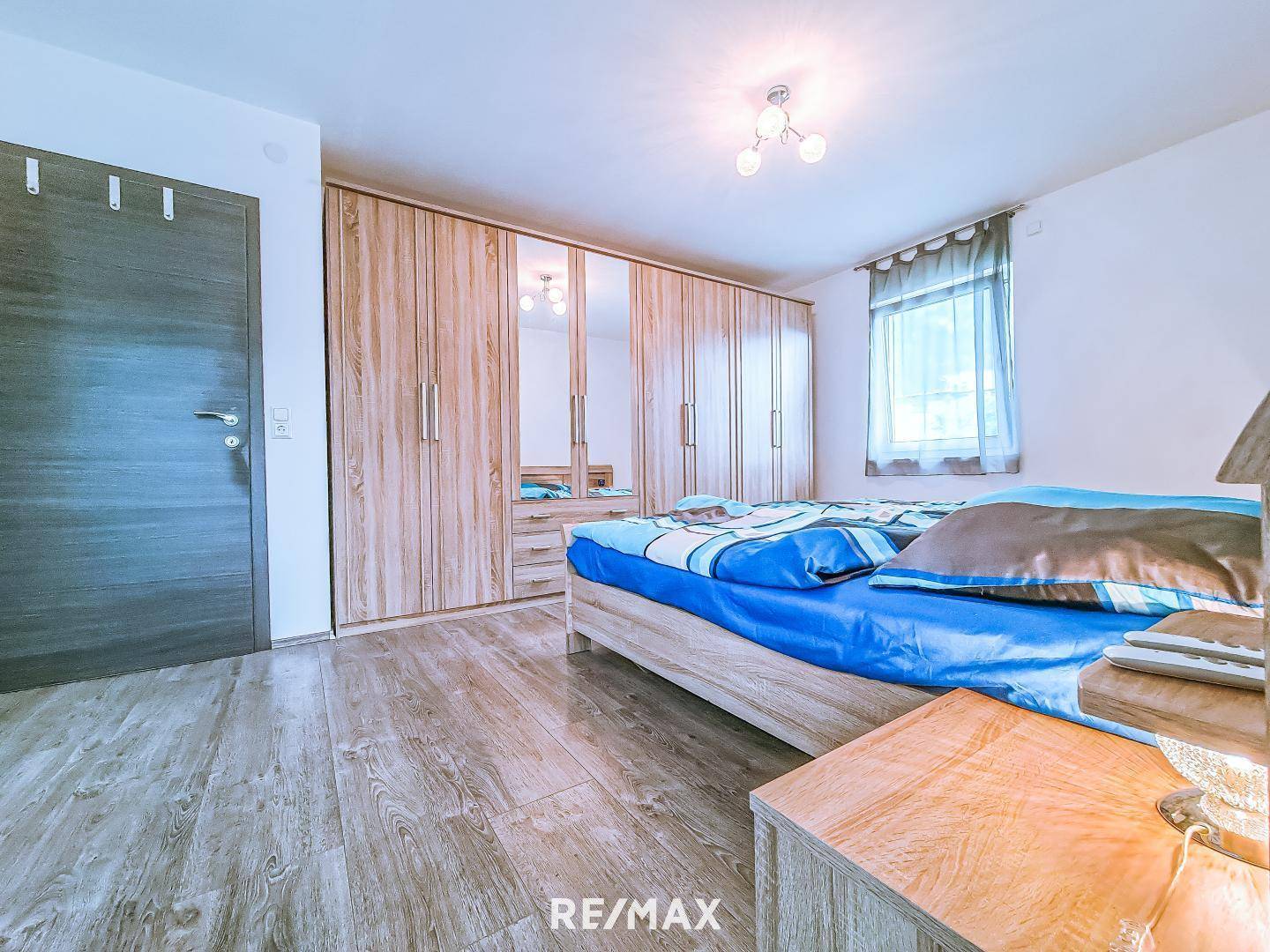 Schlafzimmer 1