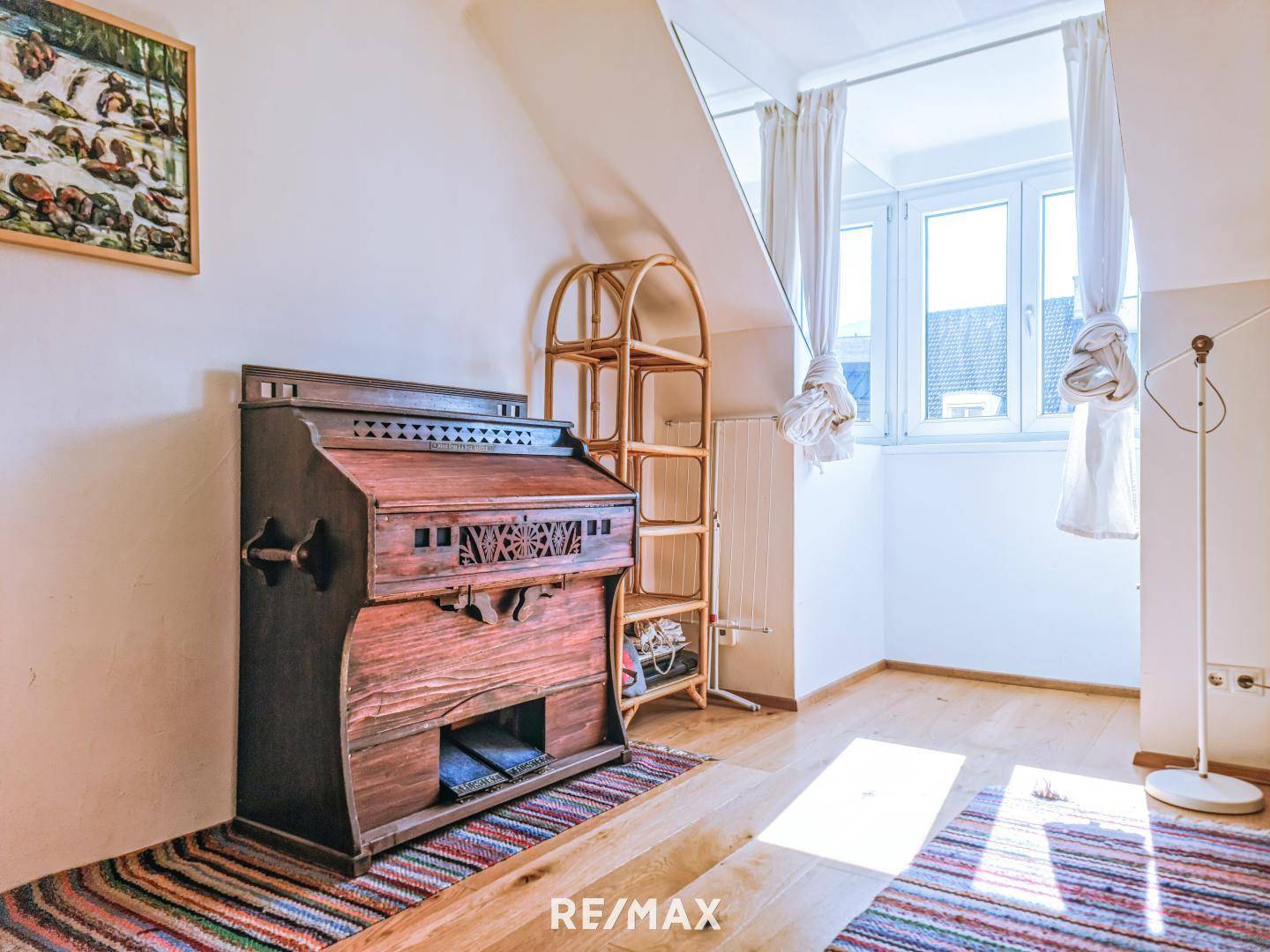 Wohnraum mit Orgel
