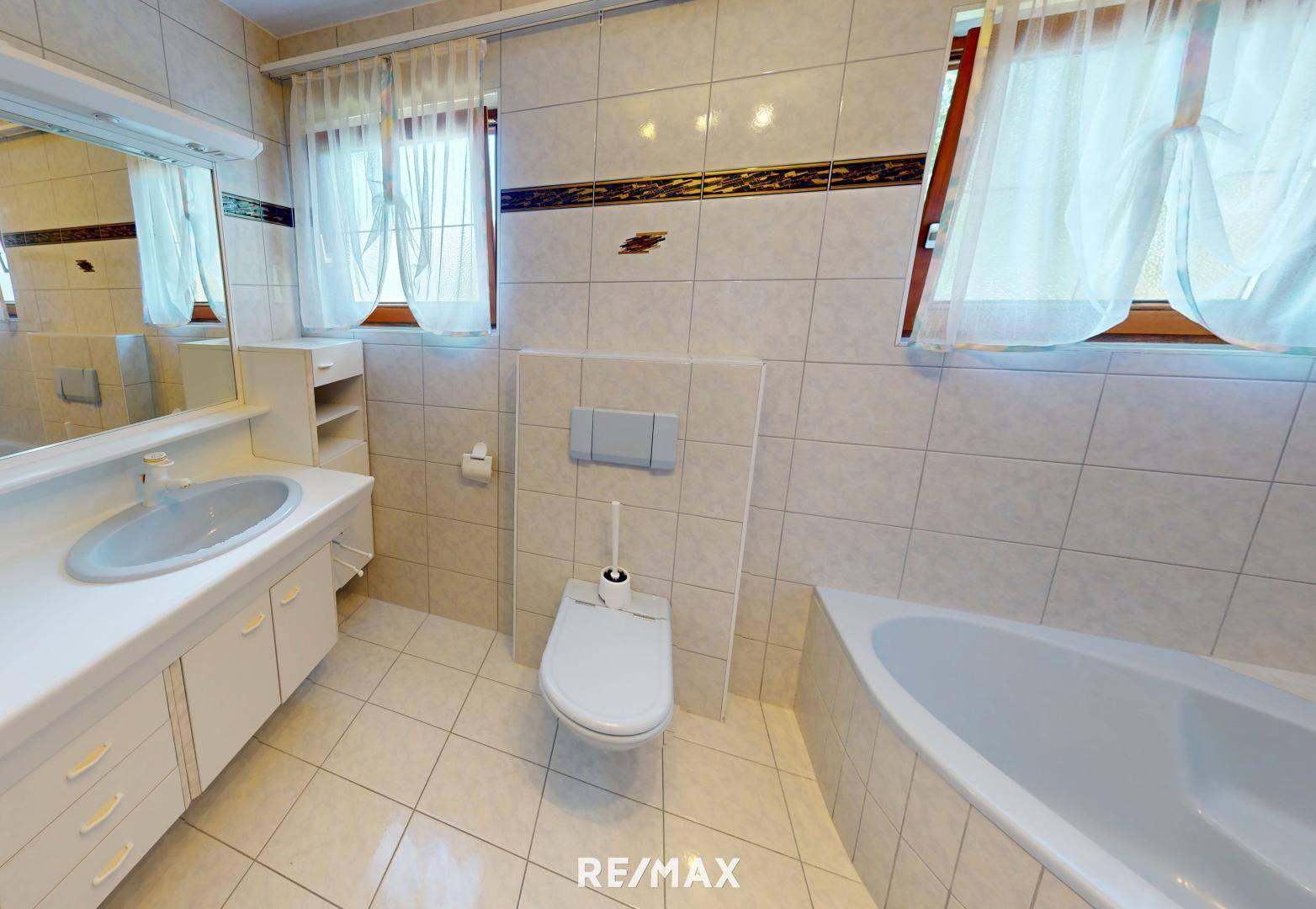 Apartmenthaus - Badezimmer Top 2 - EG