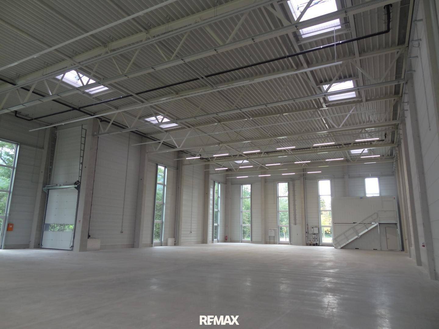 Zwei neue bzw. neuwertige Gewerbehallen gelangen im Gewerbegebiet von Wattens zur Vermietung - auch einzeln anmietbar - Ansicht 2