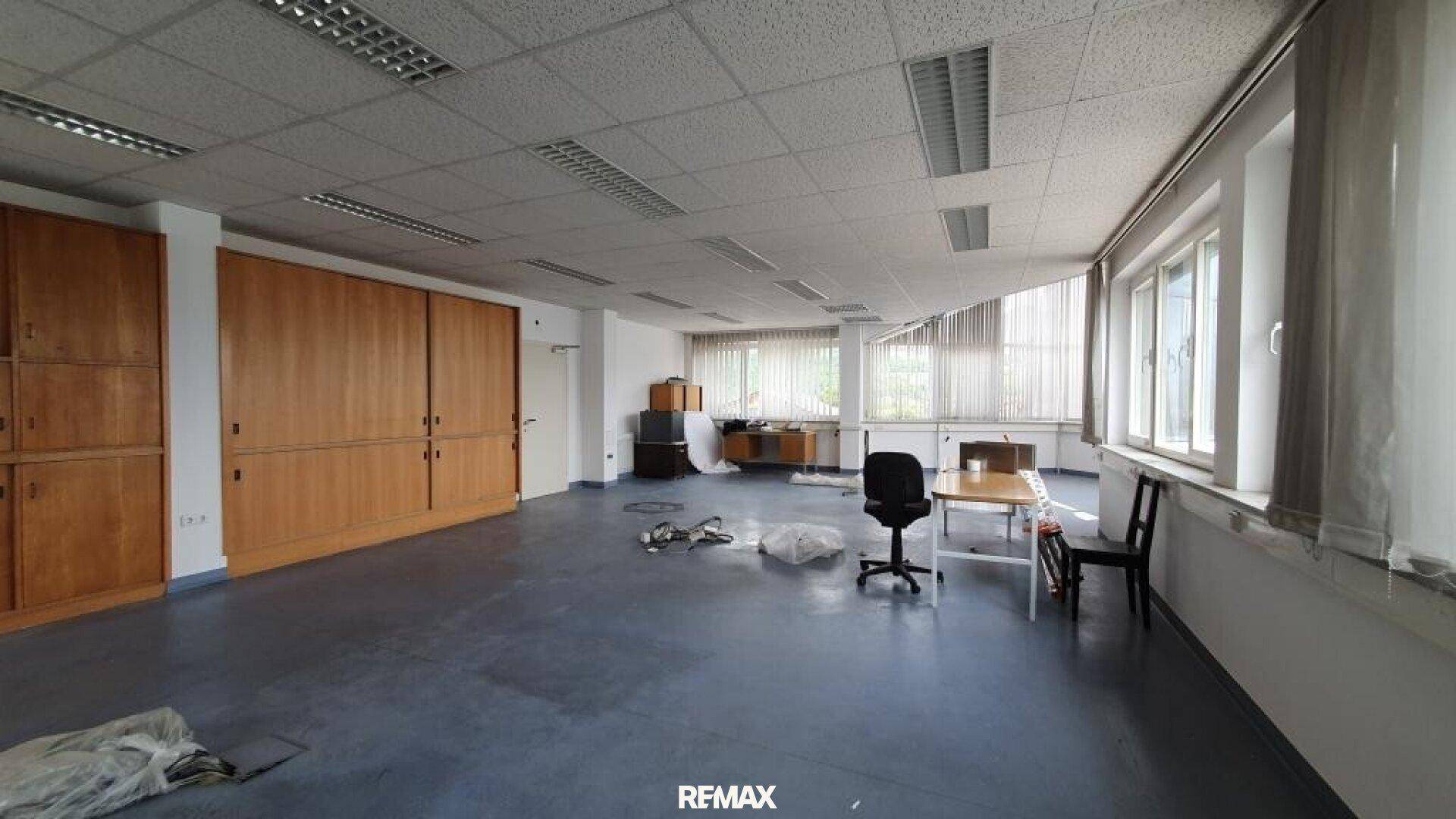 Barrierefrei erreichbare Büro- und Praxisflächen mit Parkplätzen in sehr guter Verkehrslage von Wörgl zwischen ca. 150m² und ca. 600m² zu vermieten - Ansicht 2