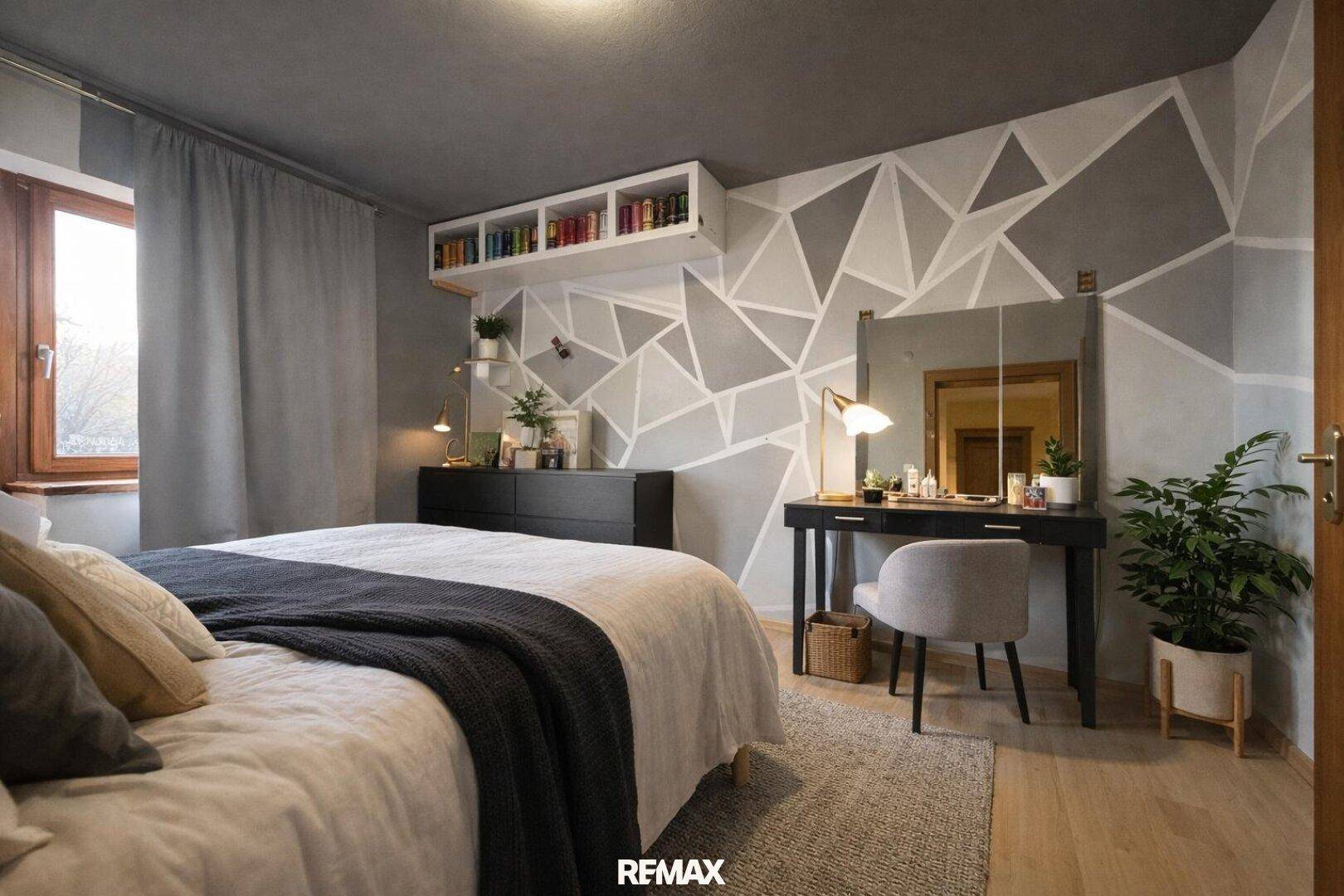 Schlafzimmer mit modernem geometrischem Wanddesign und Holzboden, gemütlich und stilvoll.