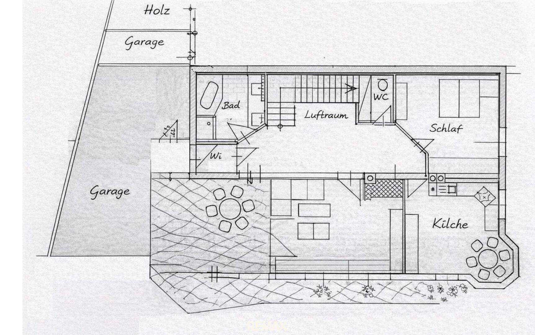 Grundriss des Erdgeschosses mit Küche, Wohnbereich, Bad und Garage.