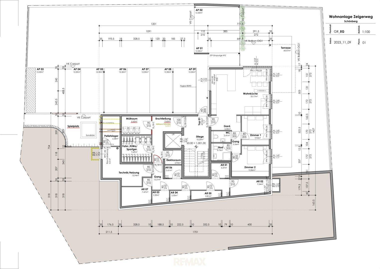 Detaillierter Grundriss des Erdgeschosses mit Wohnbereich, Schlafzimmern und Carport.