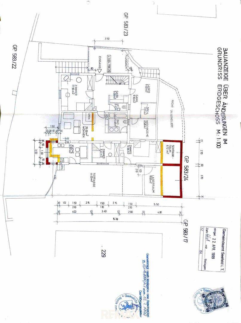 Detaillierter Grundriss des Erdgeschosses mit verschiedenen Räumen und Abmessungen.