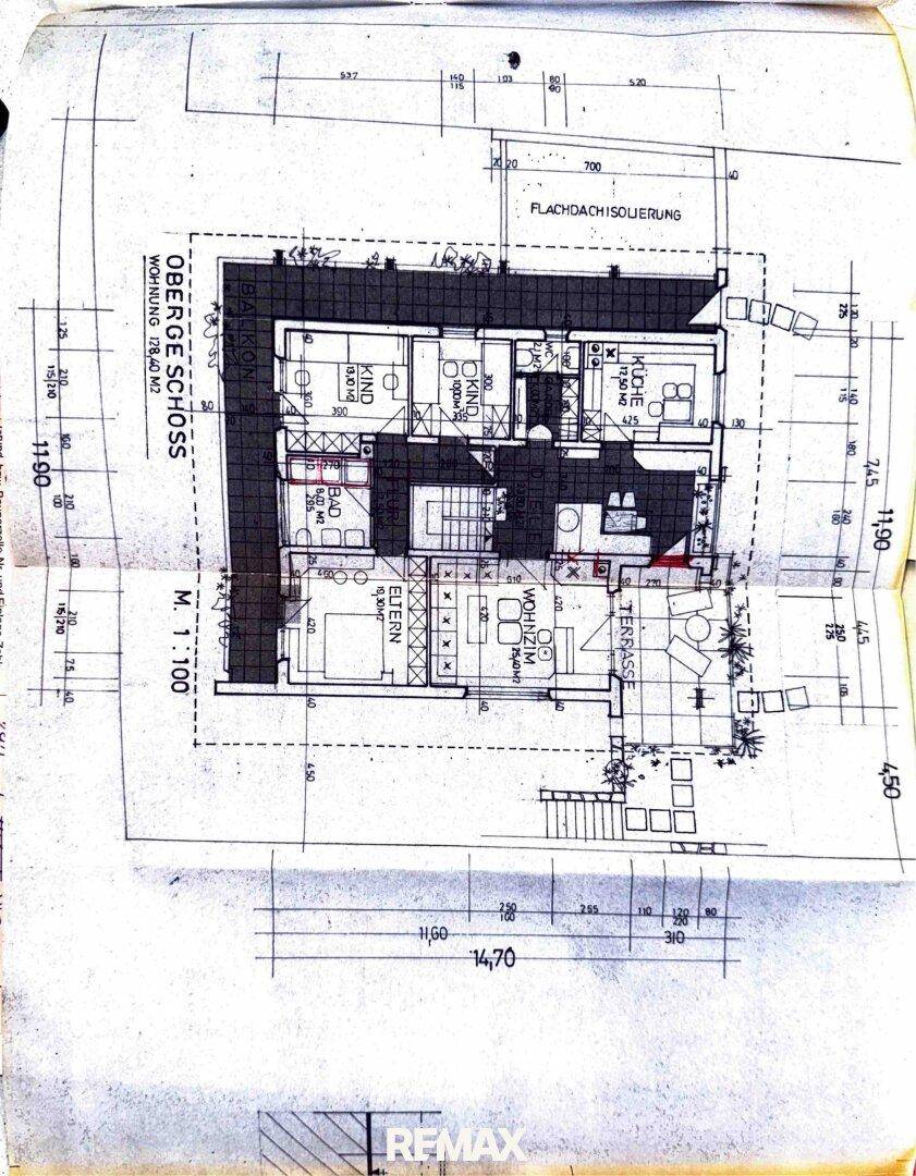 Grundriss des Obergeschosses mit Aufteilung in Schlafzimmer, Bad, Küche und Terrasse.