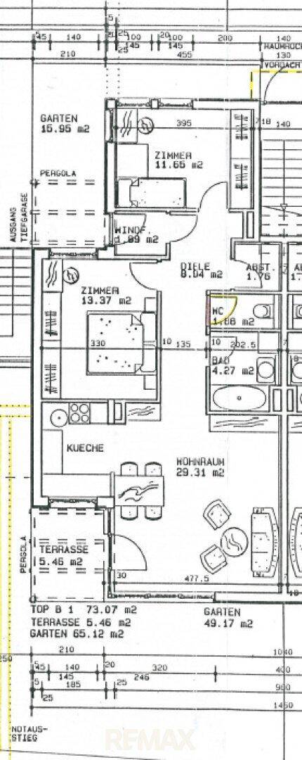 Grundriss des Erdgeschosses mit Wohnraum, Küche, Terrasse und Gartenanteil.