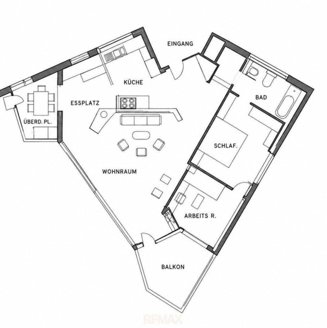 Grundriss der Hauptebene mit offenem Wohnbereich, Küche, Essplatz, Schlafzimmer und Balkon.