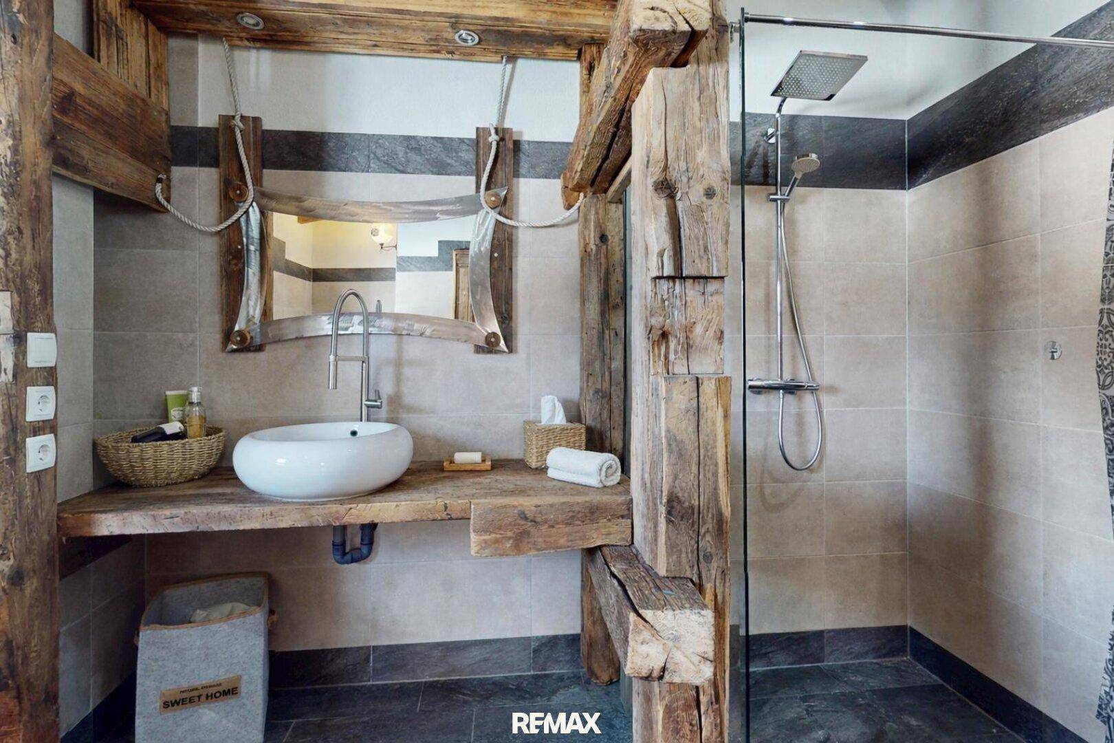 Niederthai - Betreiberwohnung - EG - Bad