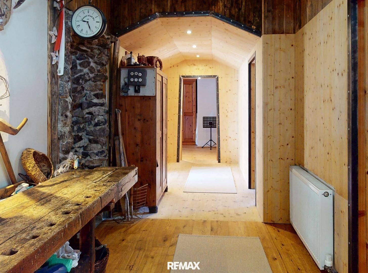 Niederthai - Betreiberwohnung - EG - Flur