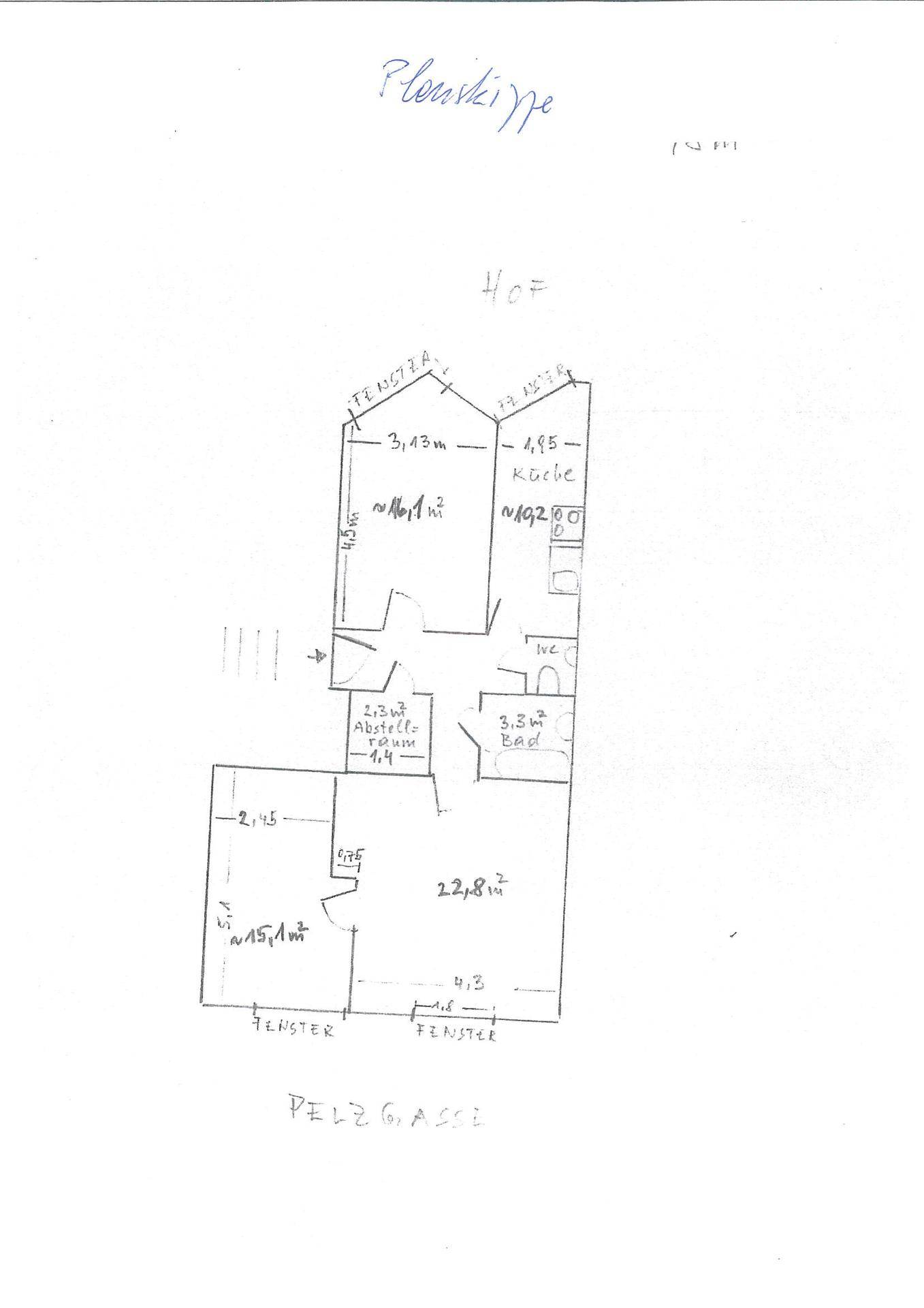 Handgezeichneter Grundriss mit Raumaufteilung und einigen Maßangaben für die Wohnung.