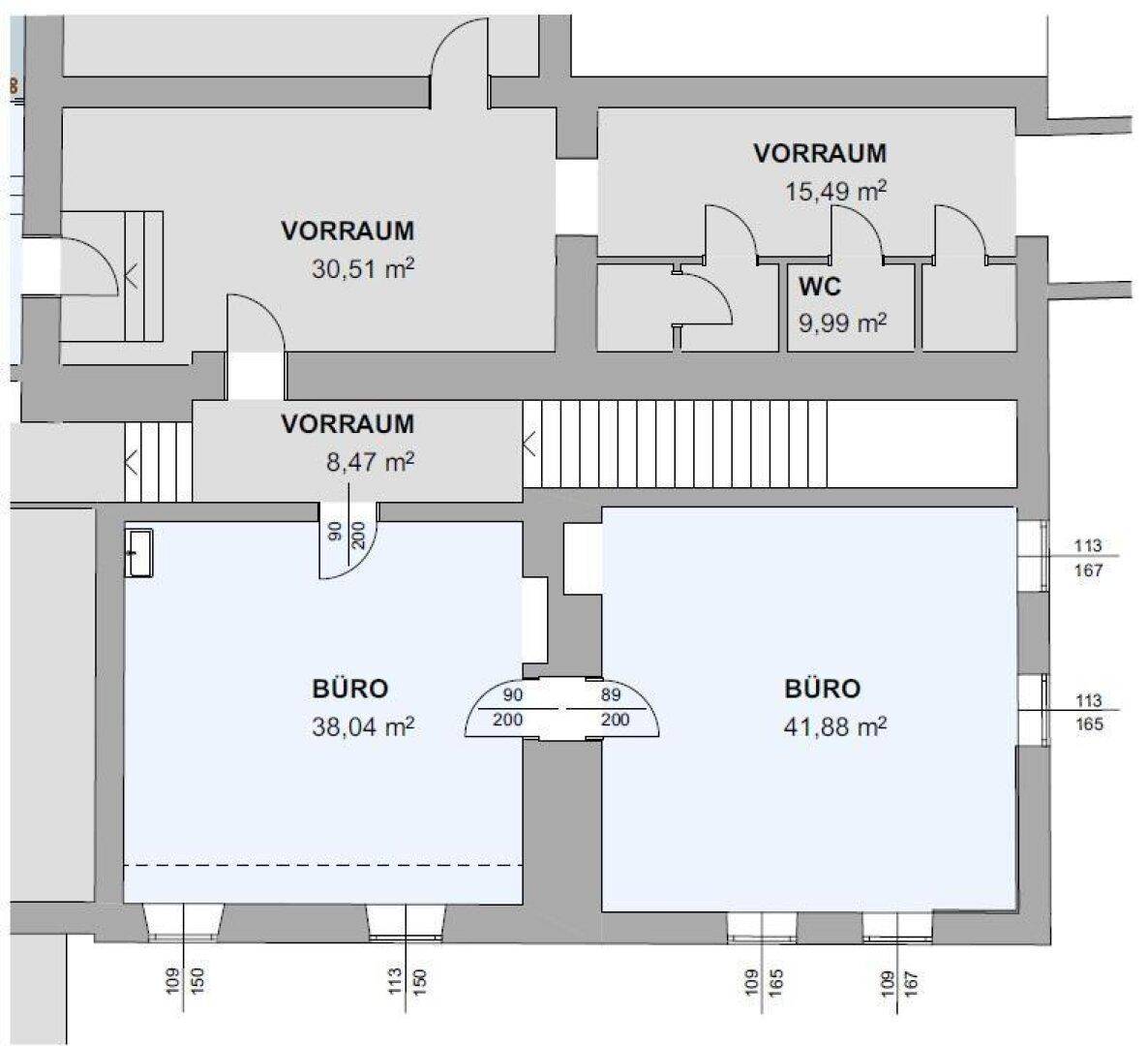 Grundrissplan mit mehreren Büroräumen und Vorräumen, inklusive Maßen und Bezeichnungen.