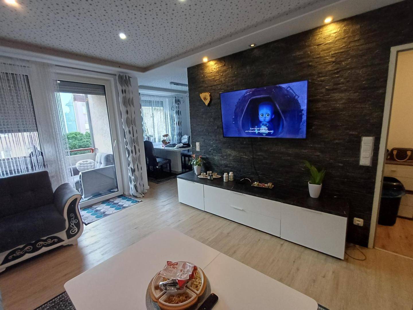 K1600_20250812_190904_Wohnzimmer