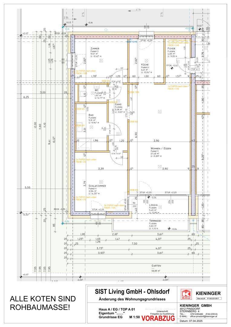 Technischer Grundriss einer Wohnung mit detaillierten Maßen, offenem Wohnbereich, Terrasse und Garten.