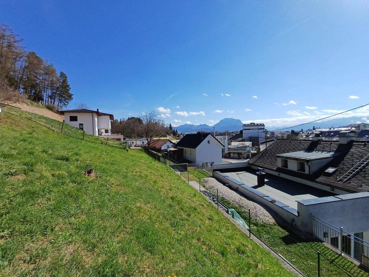 Sonnige Hanglage mit schönem Gebirgs- und Fernblick! - Ansicht 2