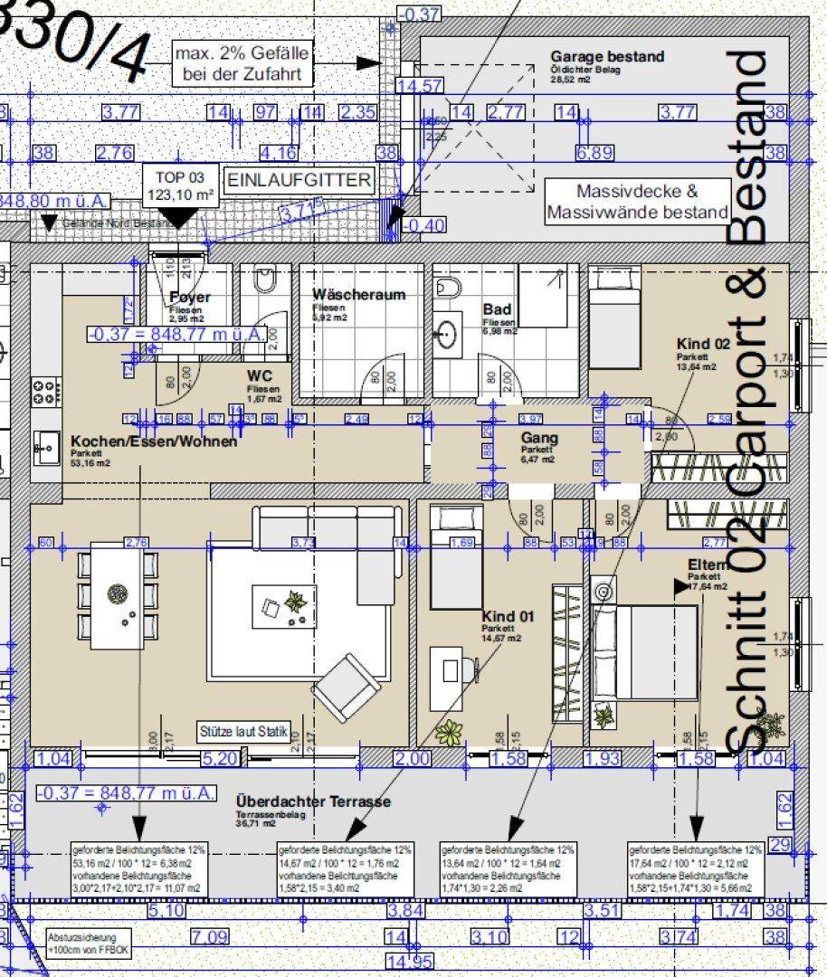 Grundriss einer Wohnung mit offenem Wohn-Essbereich, drei Schlafzimmern, Bad, separatem WC und überdachter Terrasse.