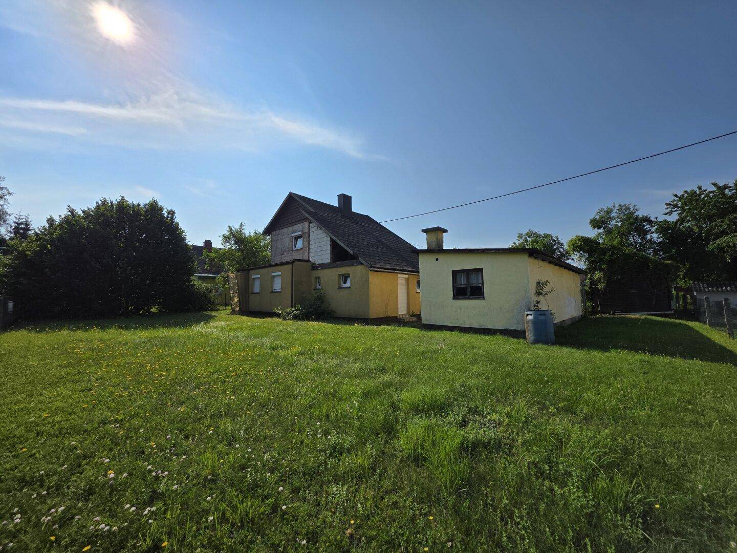 Sonniges Baugrundstück in zentraler Lage mit Abbruchhaus - Ansicht 2