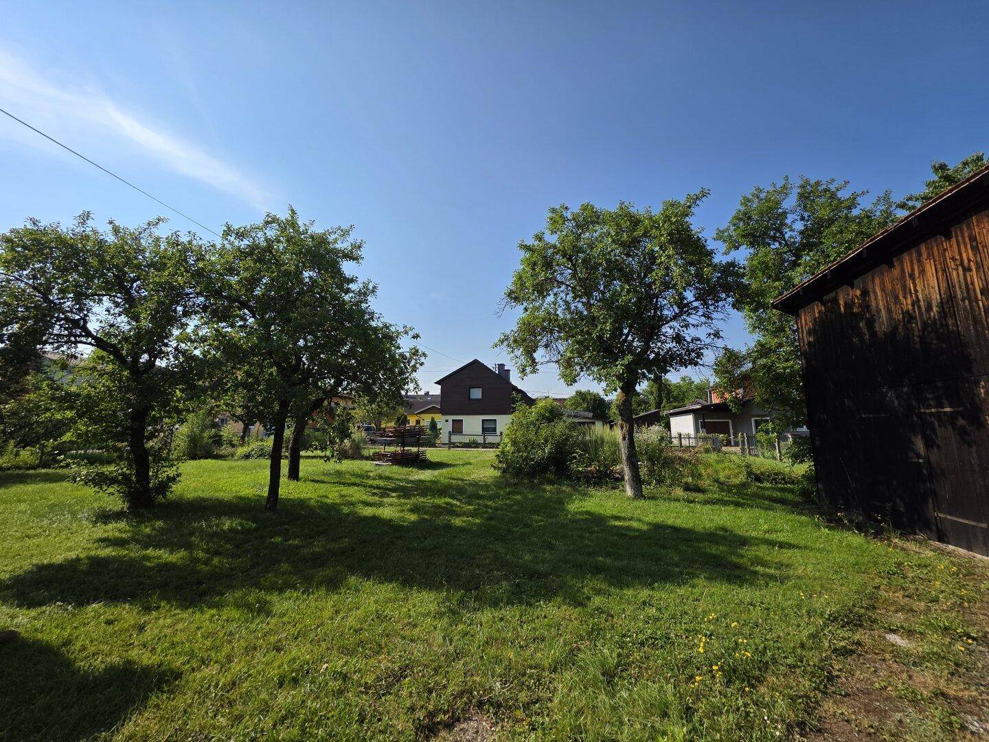 Sonniges Baugrundstück in zentraler Lage mit Abbruchhaus - Ansicht 3