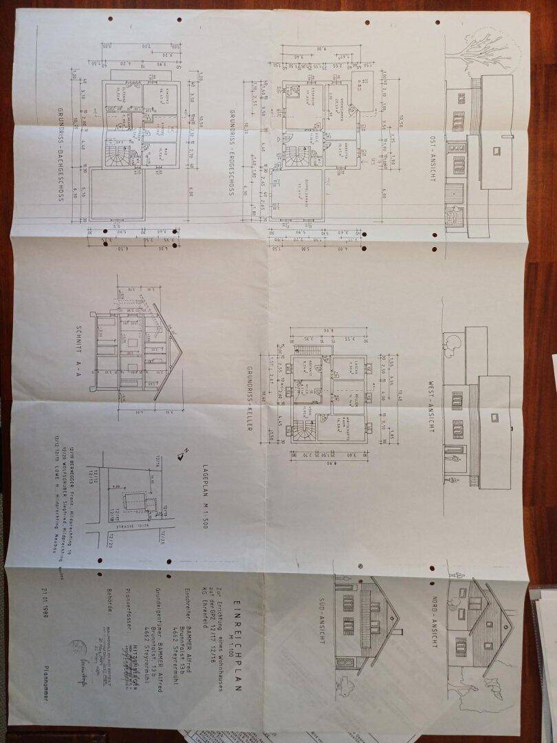 Detaillierter Einreichplan des Hauses mit verschiedenen Ansichten und Grundrissen.