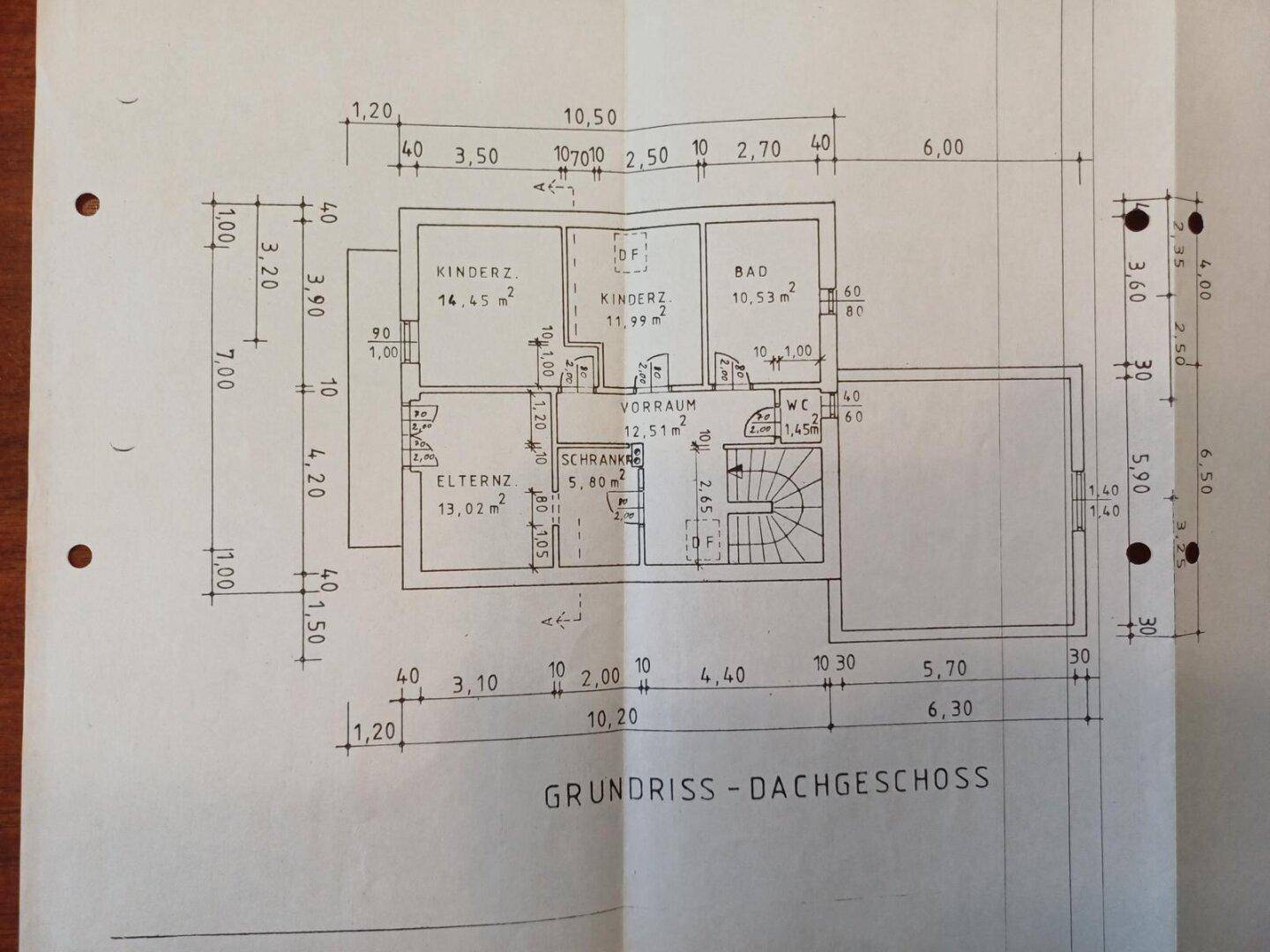Grundriss des Dachgeschosses mit drei Schlafzimmern, Bad und separatem WC.