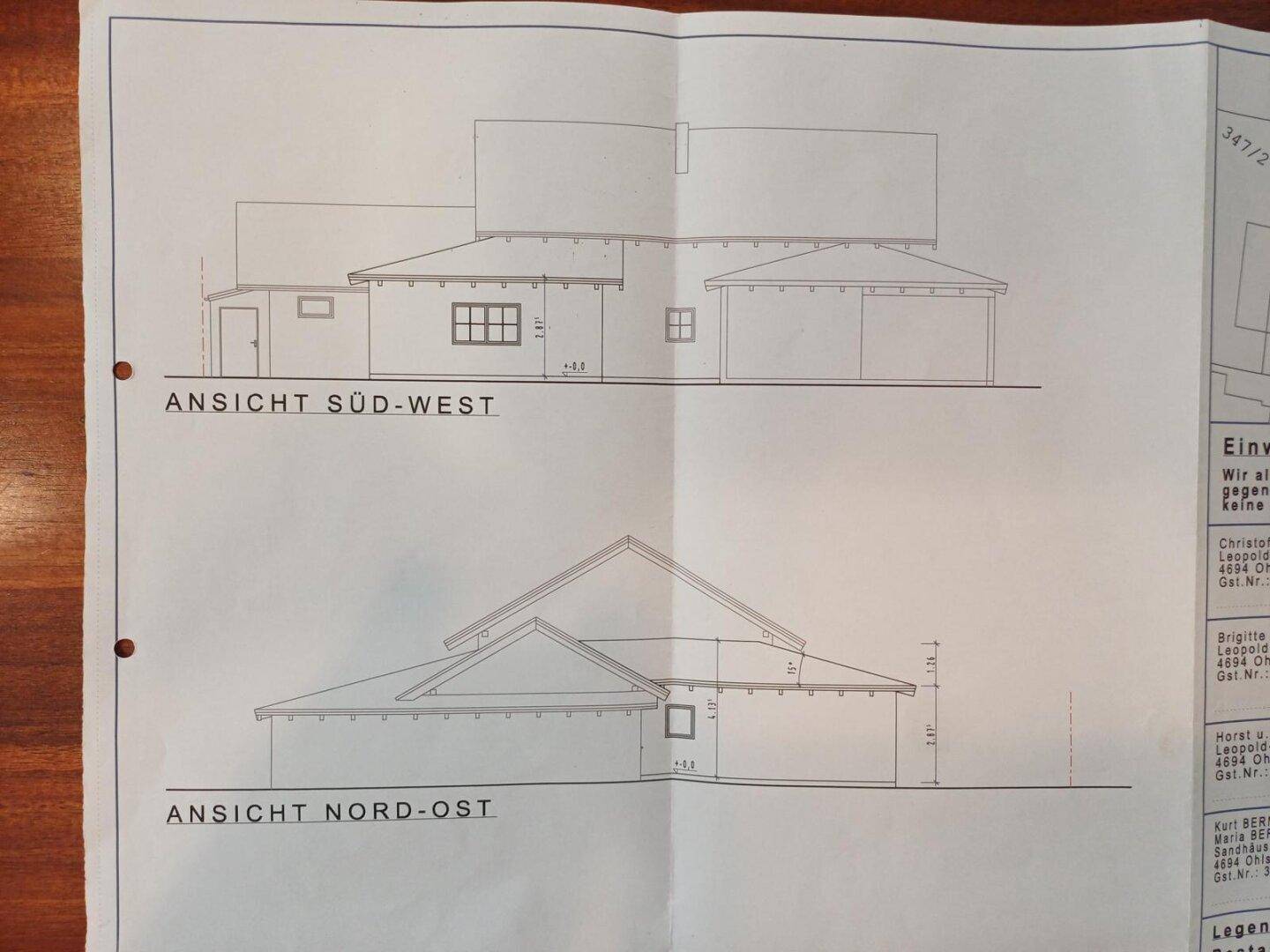 Zusätzliche architektonische Ansichten des Hauses von Südwesten und Nordosten mit Giebeldach.