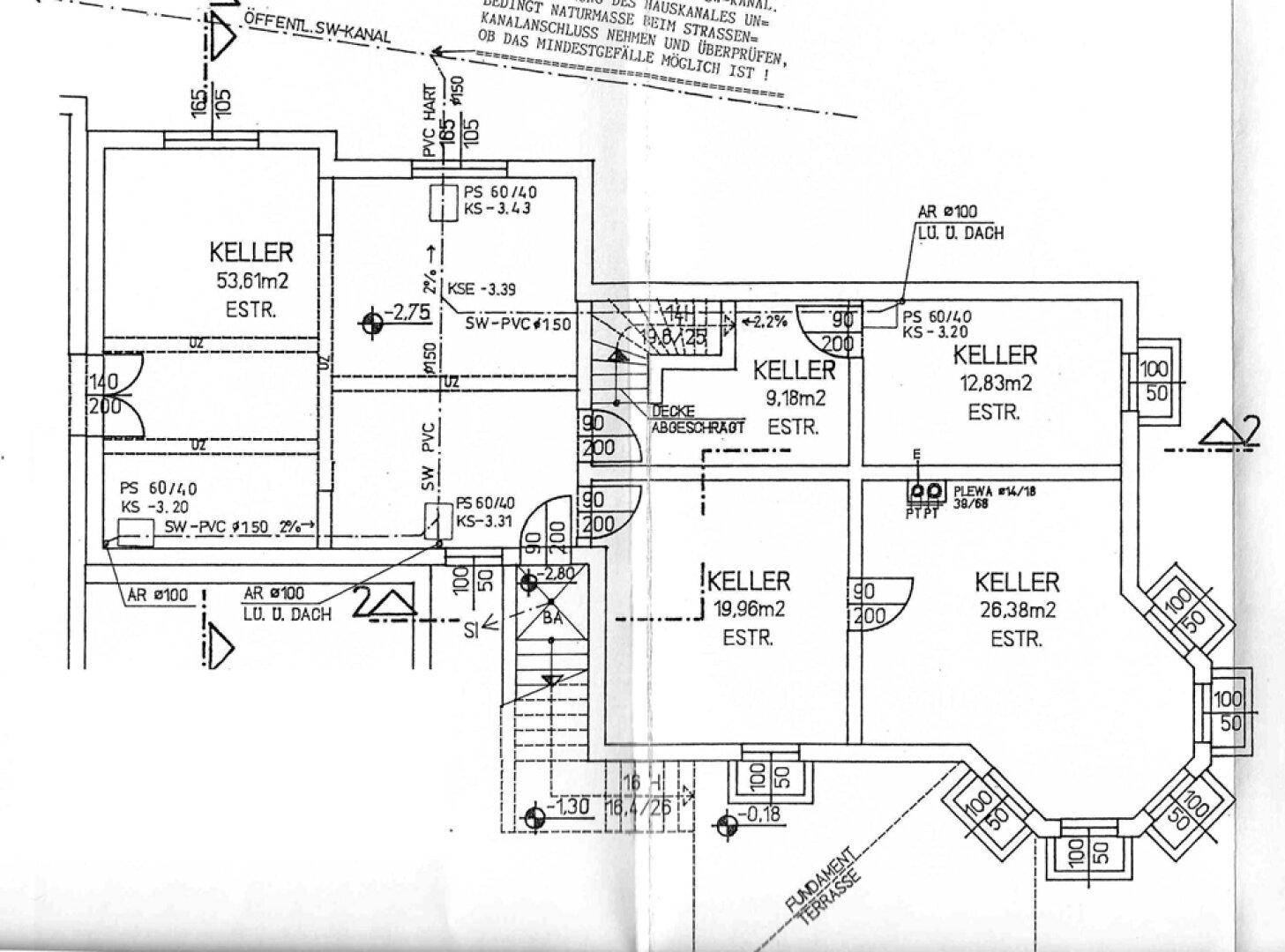 Grundriss des Kellergeschosses mit mehreren Kellerräumen und Abstellflächen.