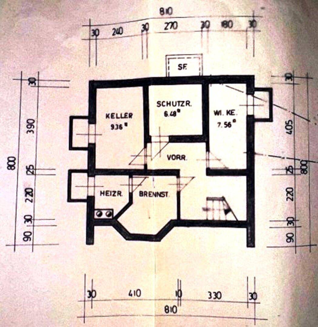 Grundriss des Kellergeschosses mit Keller, Schutzraum, Heizraum und Brennstofflager.